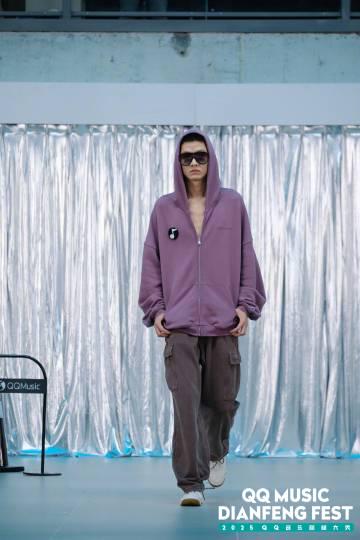 海外華人留學生必看：2025 QQ音樂巔峰大秀與海外聽歌限制解決教程