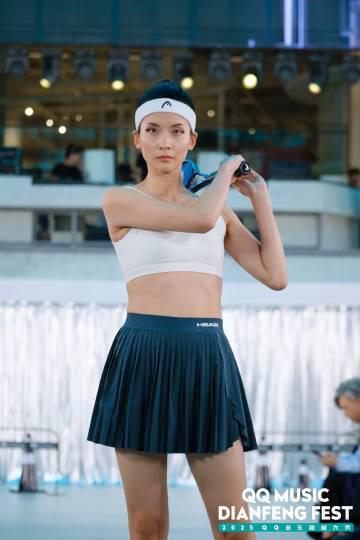 海外華人留學生必看:2025 QQ音樂巔峰大秀與海外聽歌限制解決教程