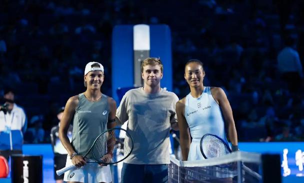 中國網球公開賽鄭欽文復出首戰告捷 海外觀眾點樣睇直播？