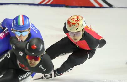 刷到李文龍的冬奧倒計時微博,我卻想起在國外看比賽卡成PPT的崩潰夜晚