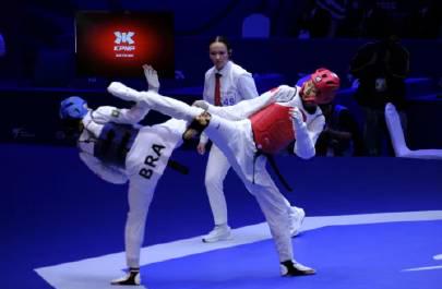 刷到跆拳道世錦賽中國隊1銀8銅的捷報,我卻想起當年追直播卡成PPT的崩潰夜晚