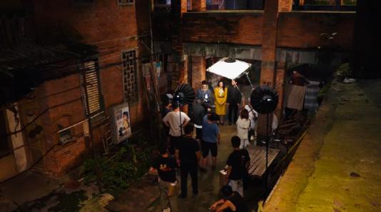 終於等到《家裡家外2》！川渝年代家庭短劇定檔11月29日