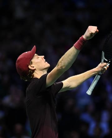 海外華人必看!網球新王辛納強勢回歸世界第一,巴黎大師賽奪冠背後的故事