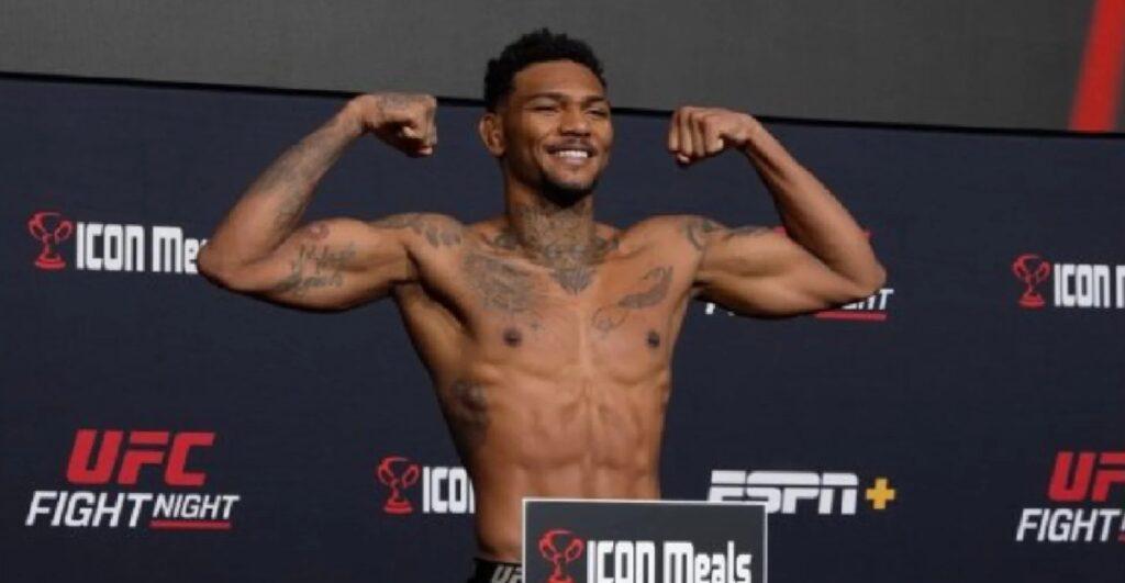 次中量級選手激烈對攻瞬間